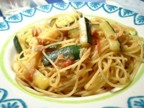 ツナとズッキーニの生トマトスパゲッティ